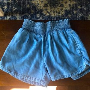 Girls Vinyard vine size M smocked chambray shorts
